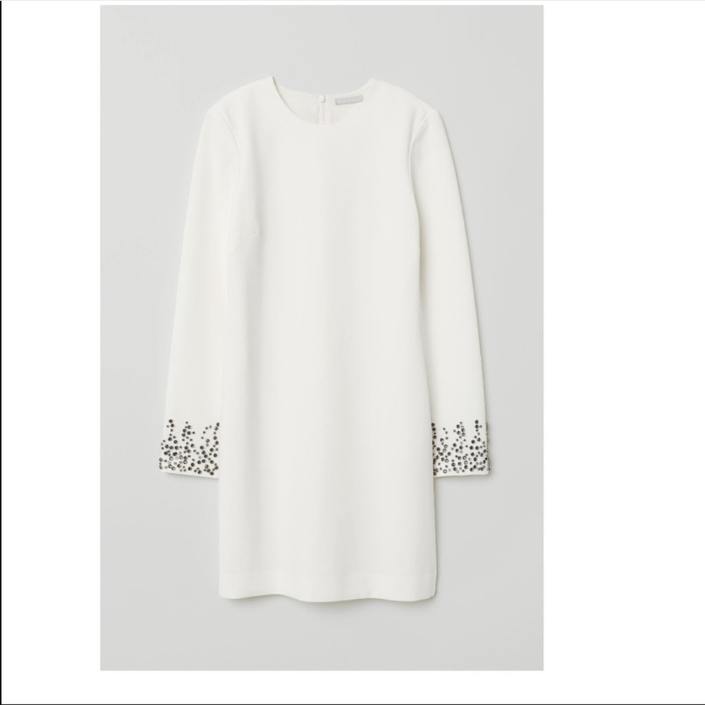 Dress with diamonds on the sleeve